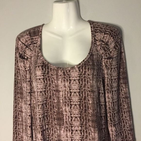 Jennifer Lopez Fashion 3/4 Sleeve Top - Picture 2 of 7